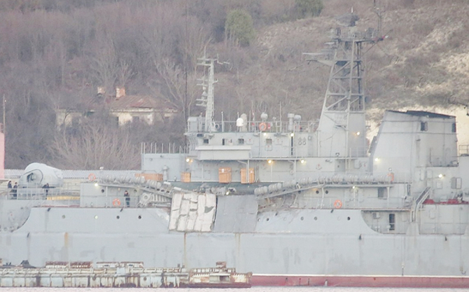 mv-orka-2-gemisi,-yamal-isimli-cikarma-gemisiyle-catisti_2.jpg