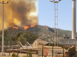 Milas’taki yangın yeniden termik santrallere doğru ilerliyor